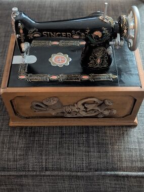 Singer Vintage Decorative Sewing Machine Notions Thread Box